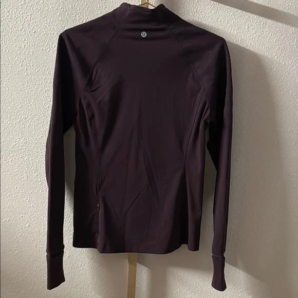Lululemon Toasty Tech 1/2 Zip Size 6 with Gorgeous Sleeve Detail - Picture 7 of 12